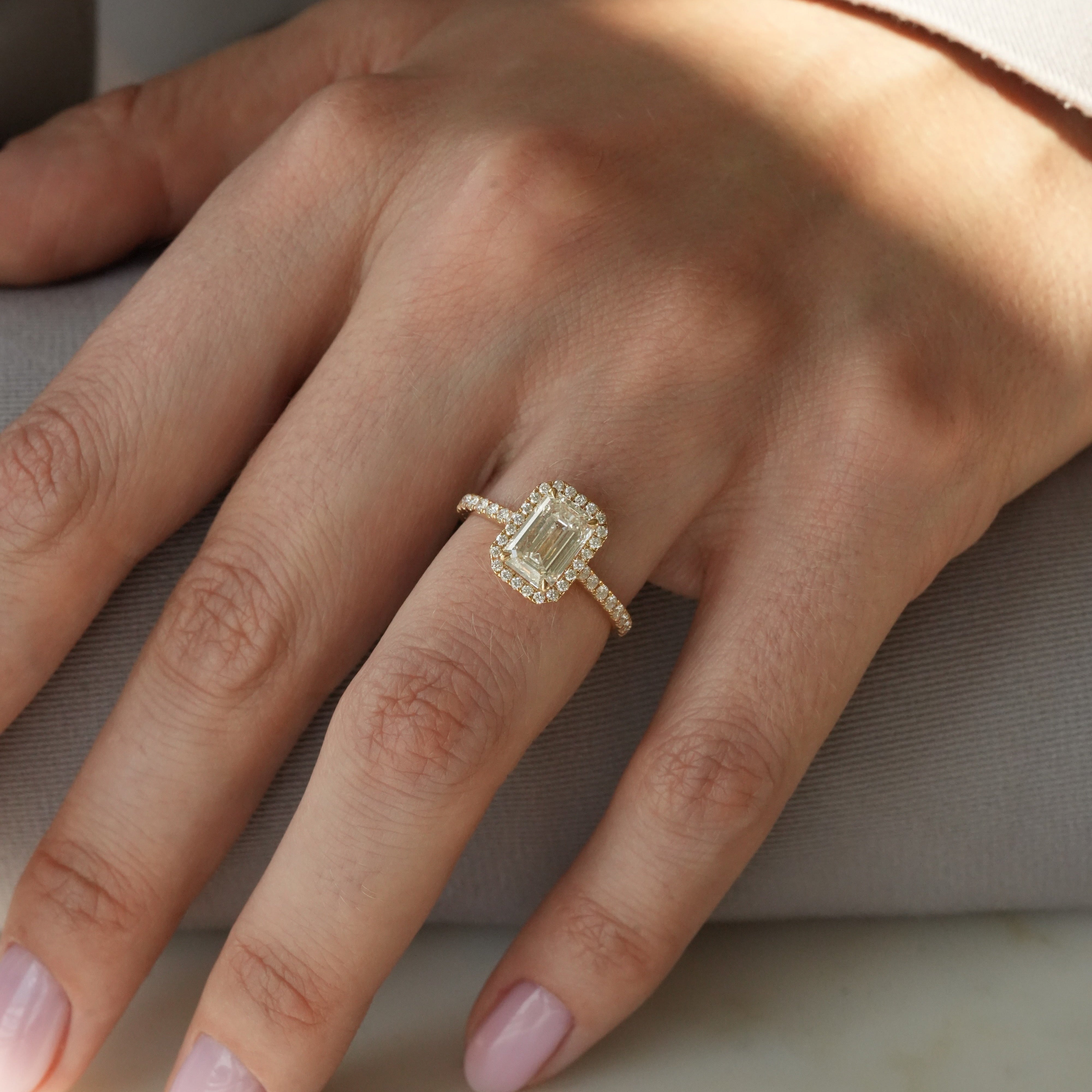 BEAU 2.03 ct, size 54, yellow gold