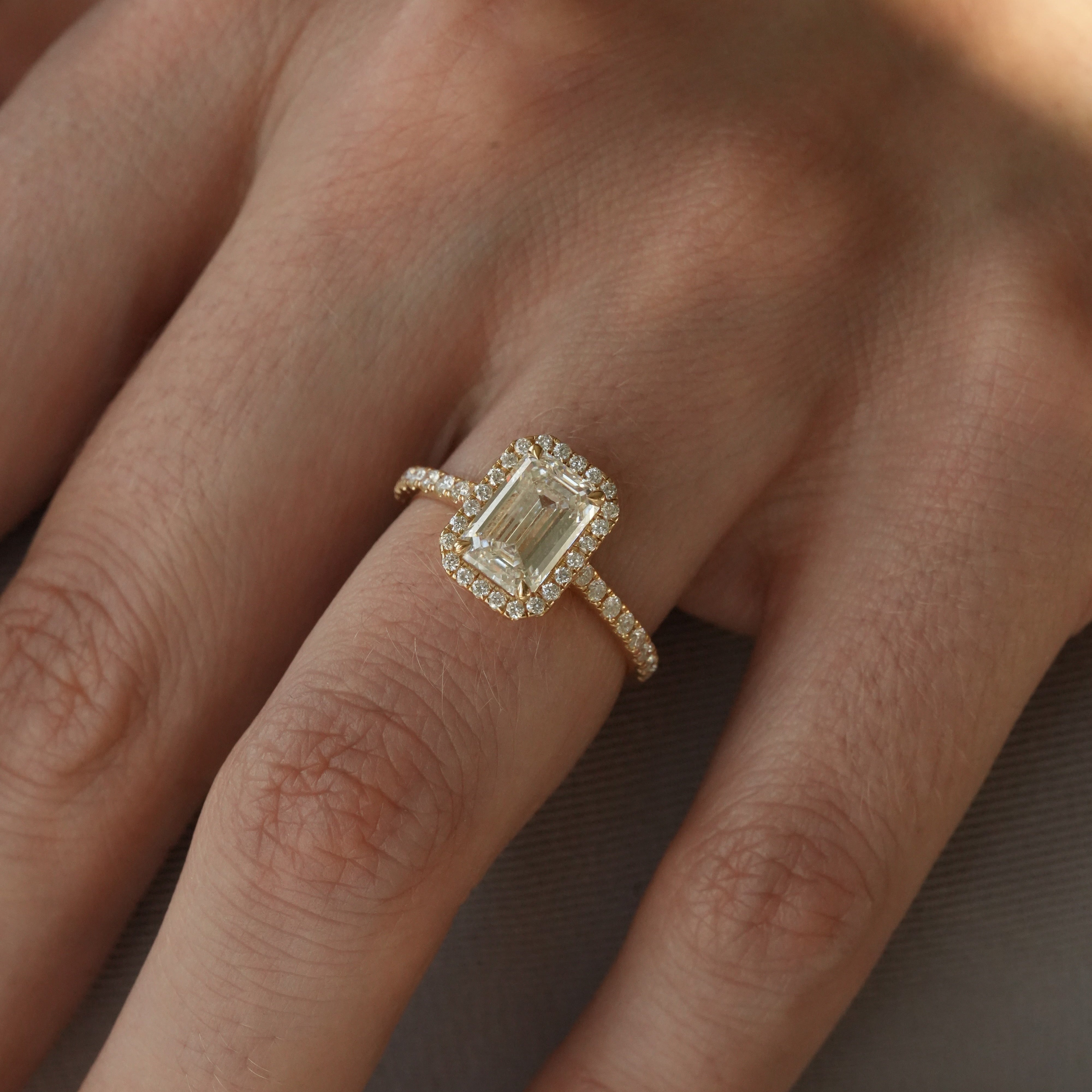 BEAU 2.03 ct, size 54, yellow gold