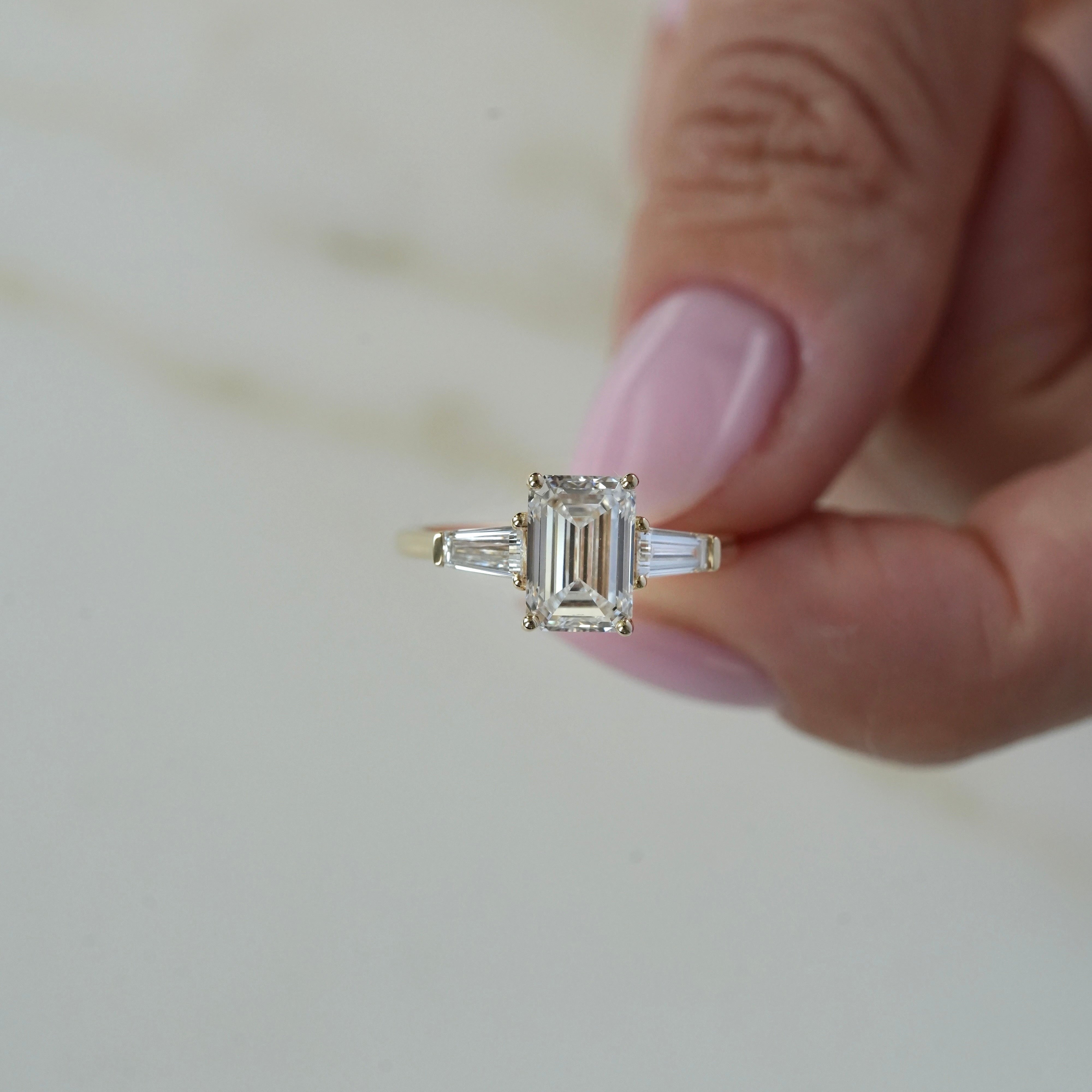 Sample Sale Elizabeth Ring, 2.04 ct, Size 54