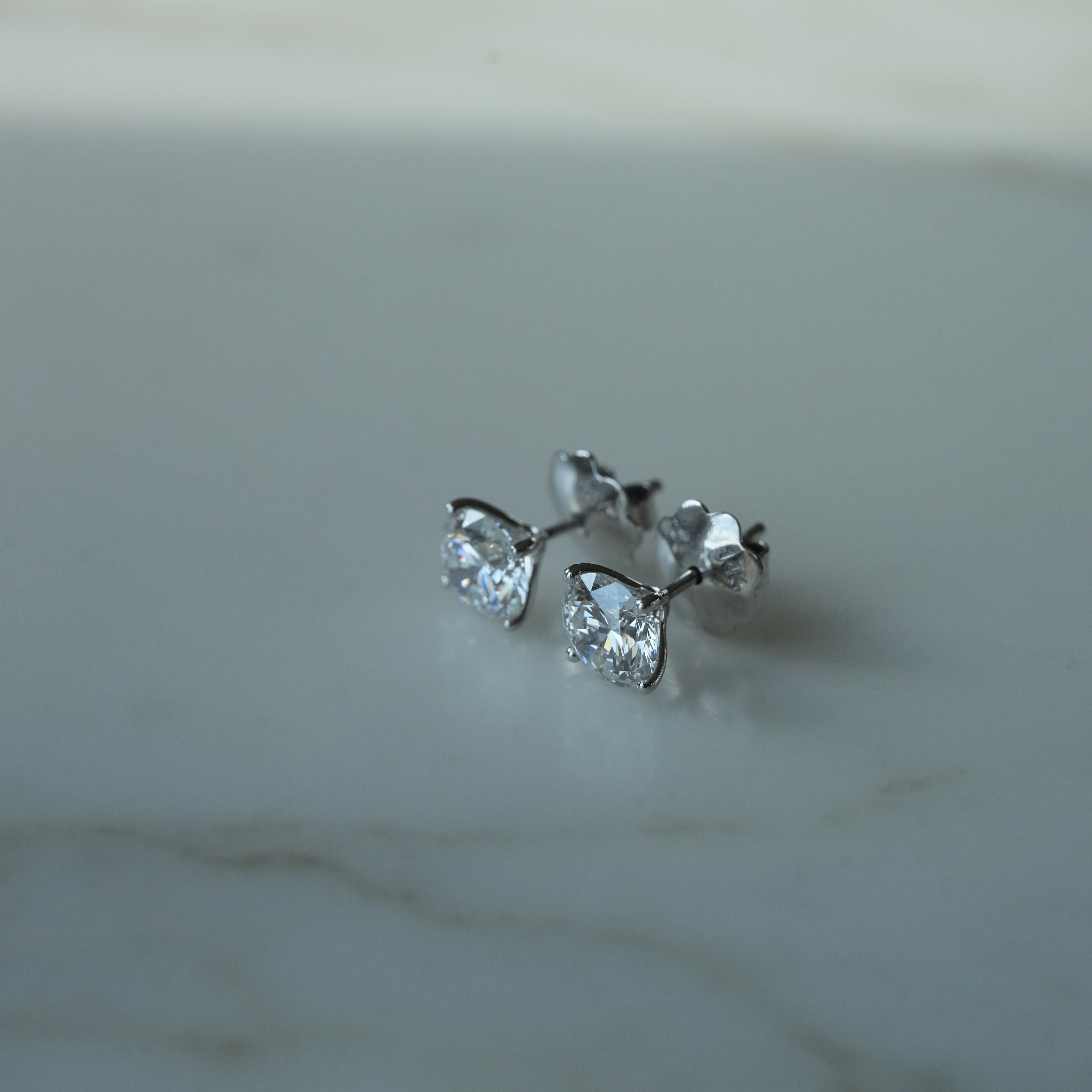 Sample Sale Rounds Studs 1.50 ct