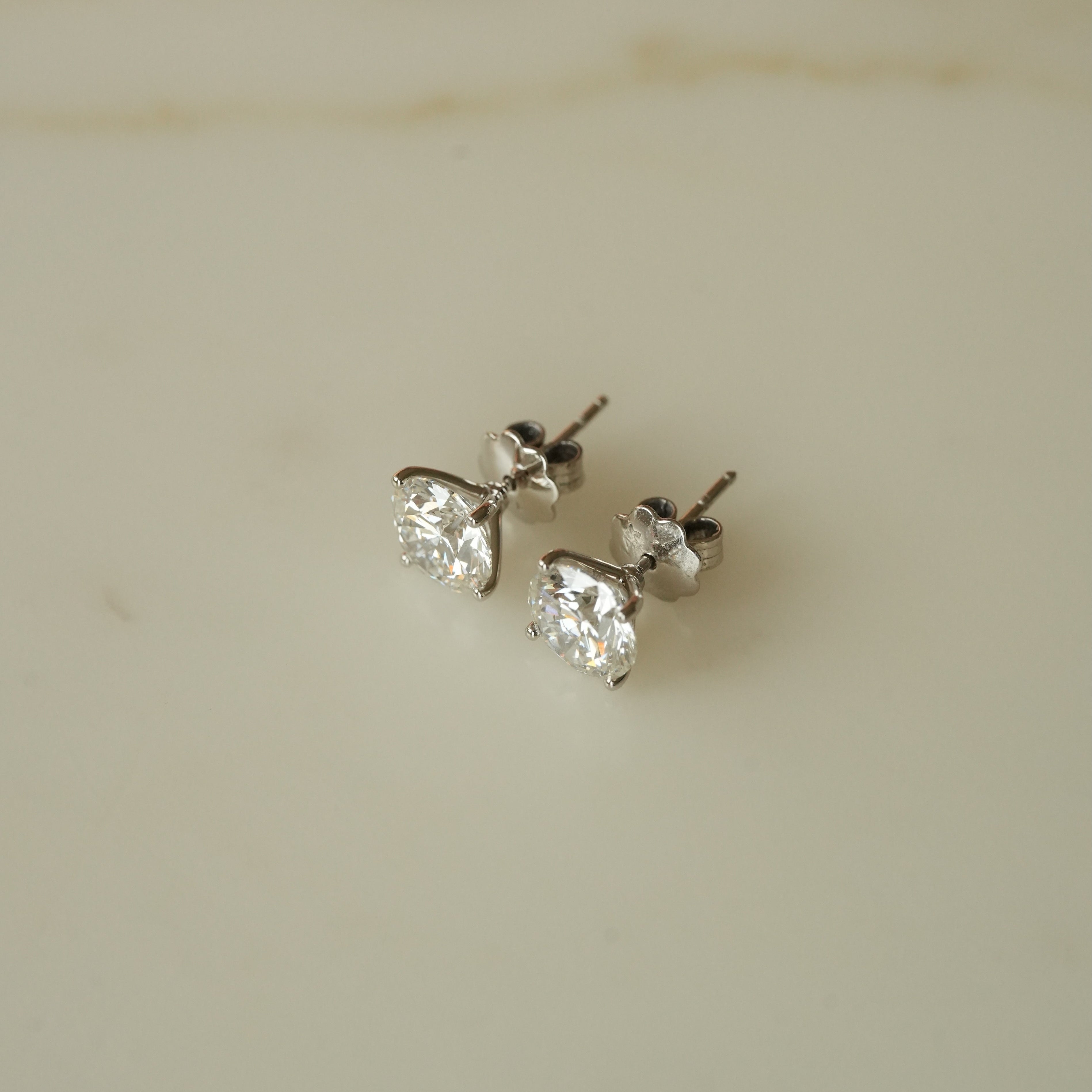 Sample Sale Rounds Studs 2.00 ct