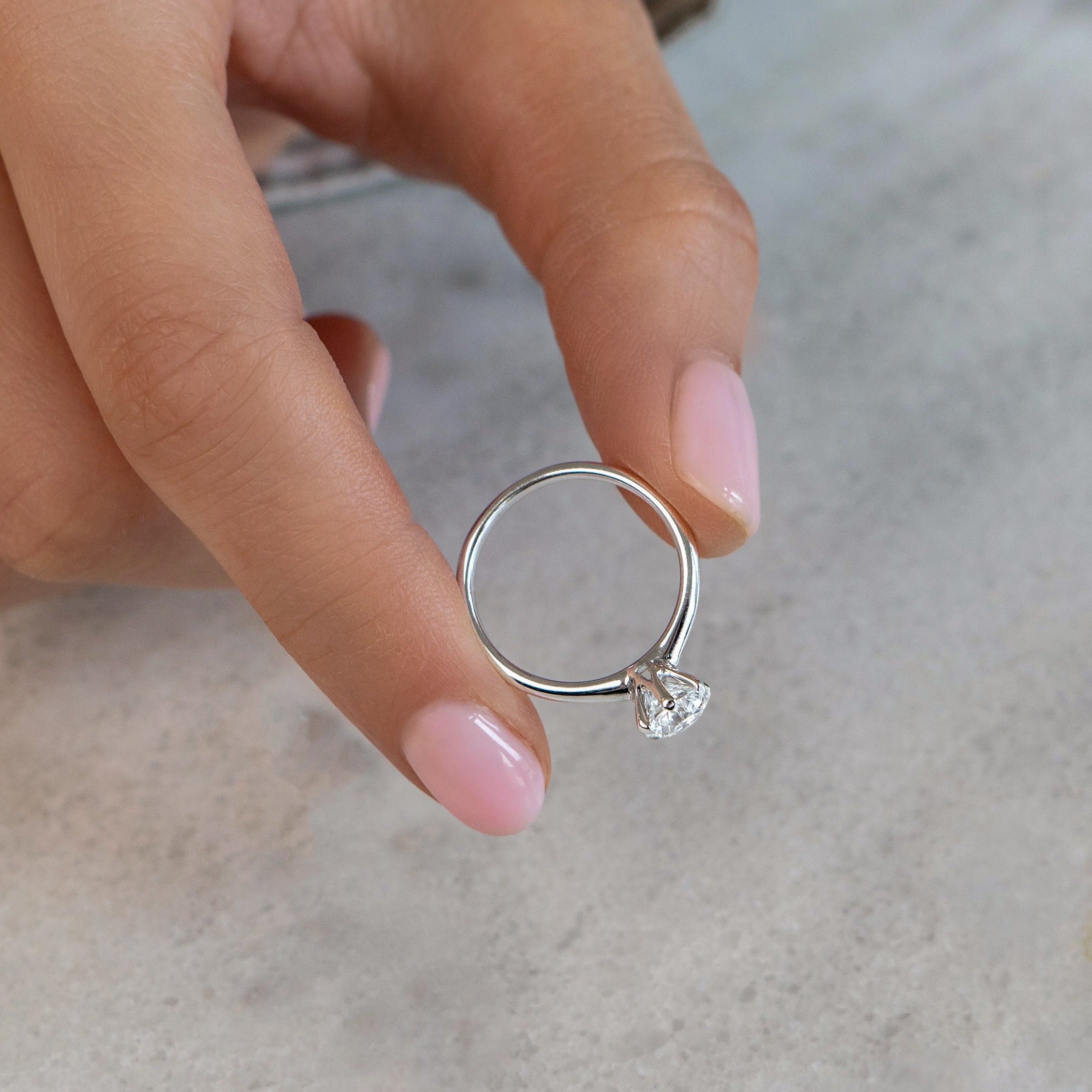 CHLOE Ring, old model, 18 K white gold, 1.00 ct, size 53 - LM STUDIO GmbH