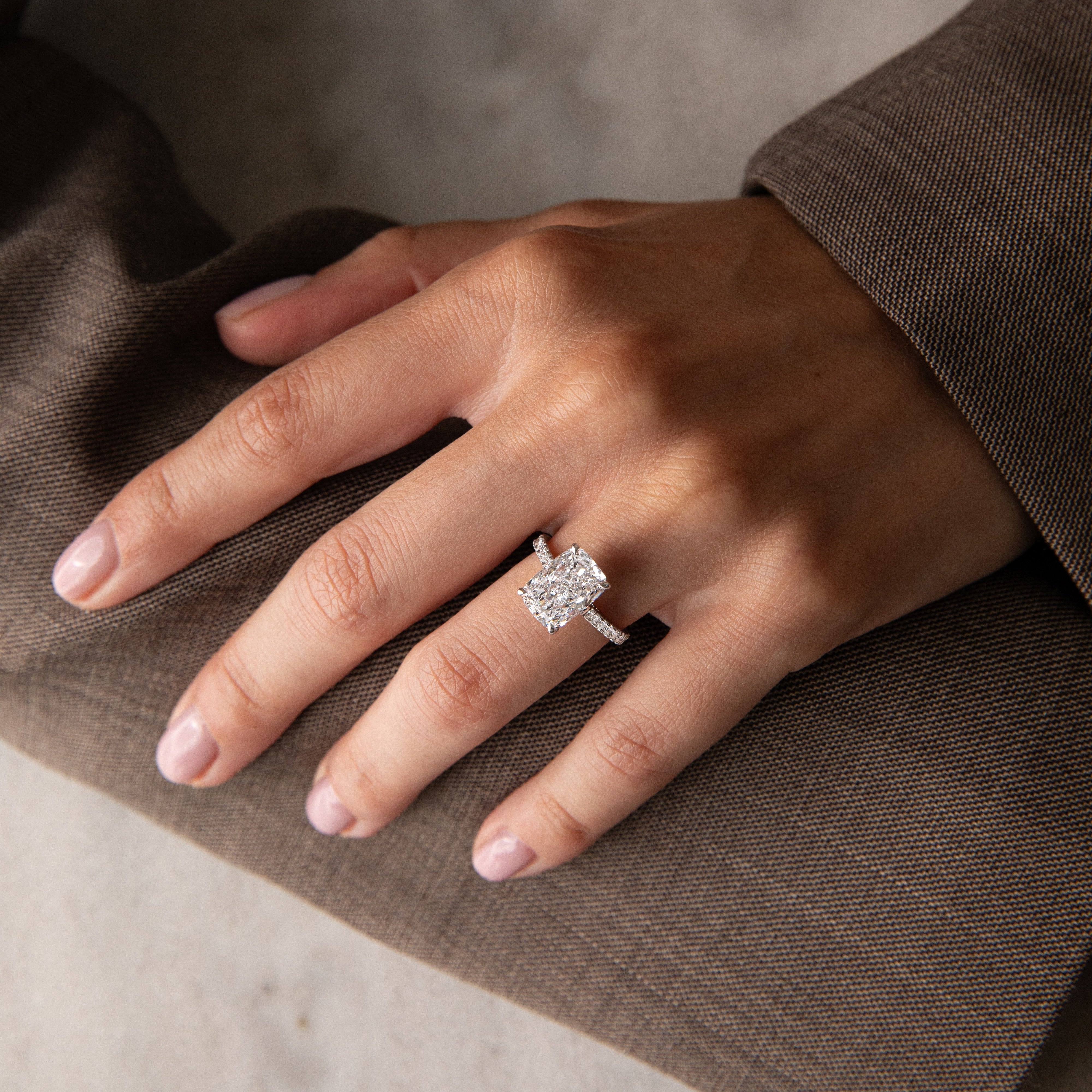 ADELE 3.35 ct, size 48, white gold
