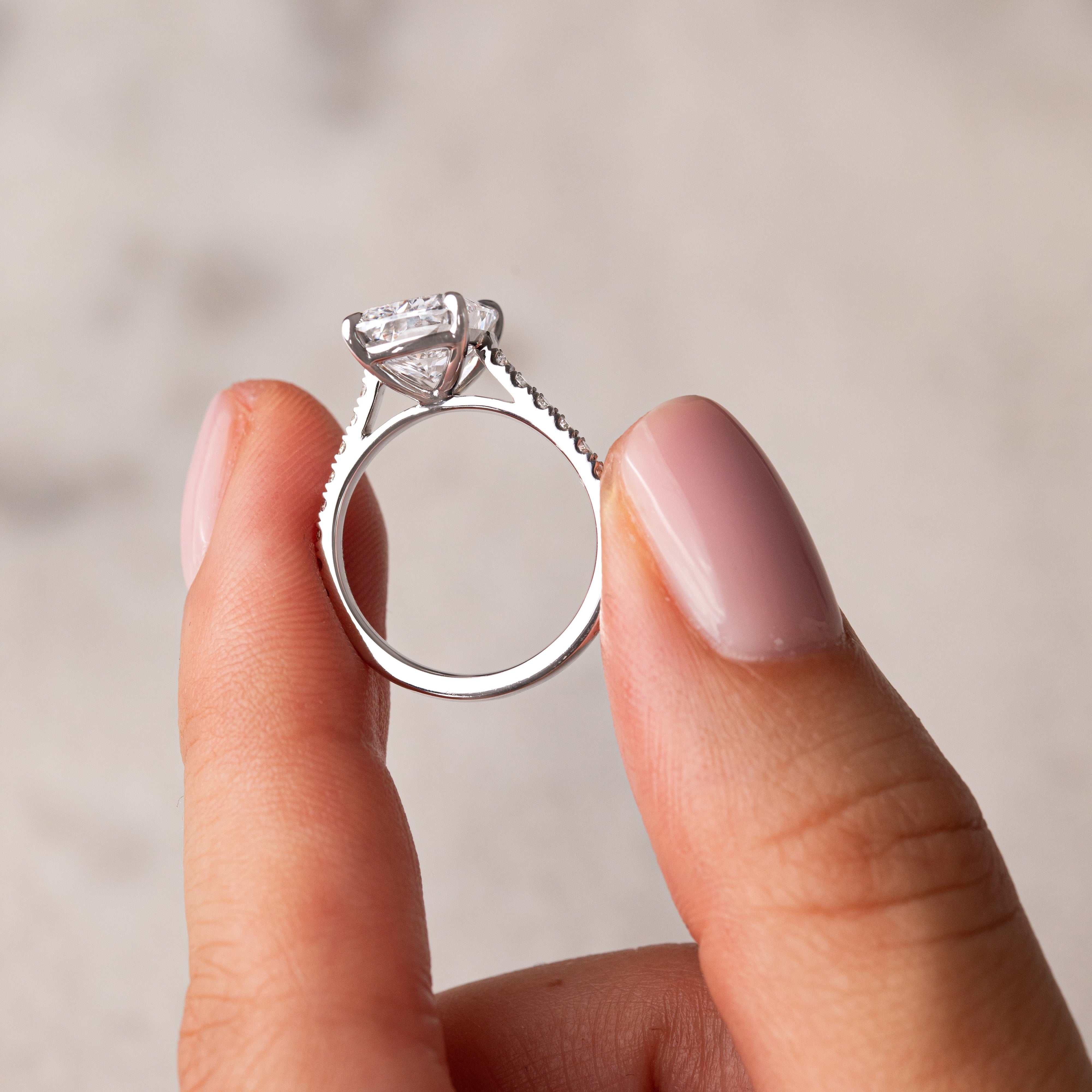 ADELE 3.35 ct, size 48, white gold
