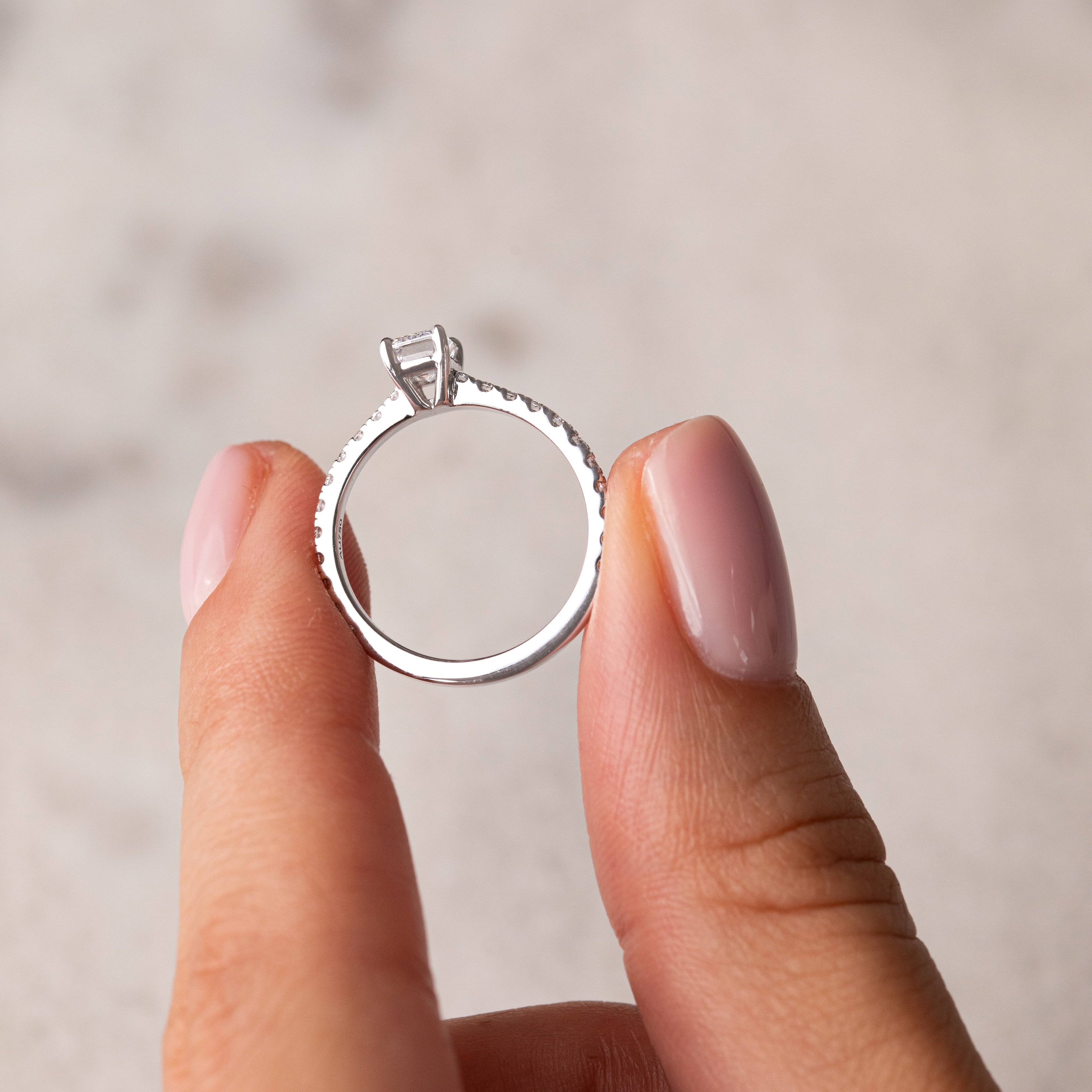MAGNOLIA 0.55 ct, size 49, white gold