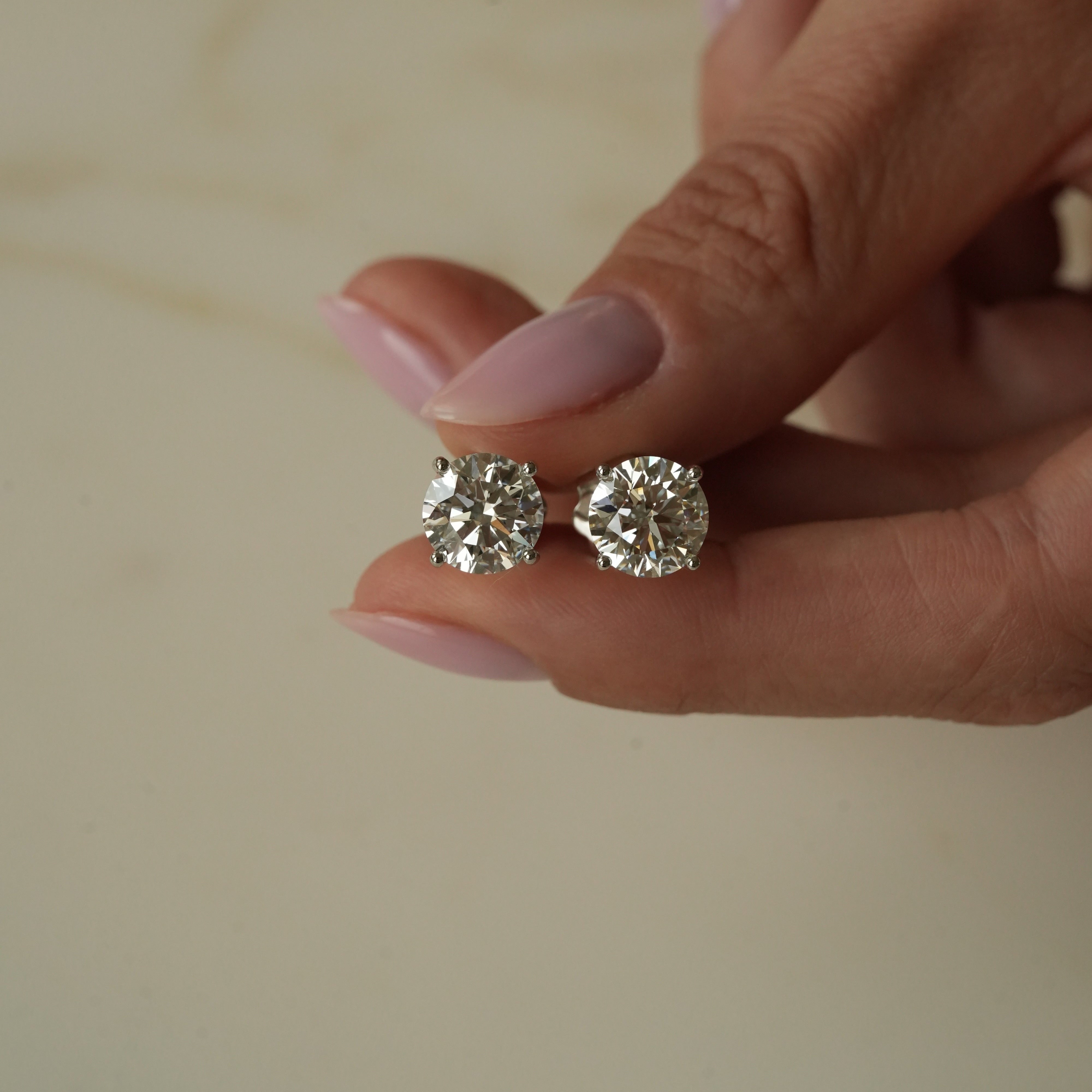 Sample Sale Rounds Studs 2.50 ct